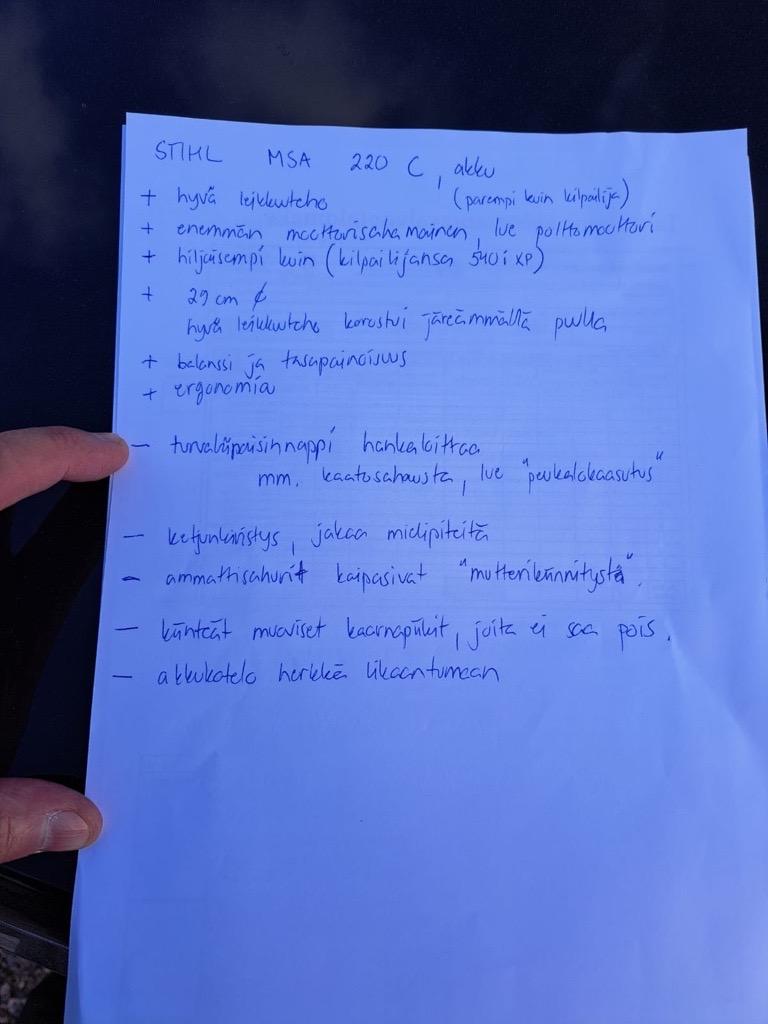 Paperi, jossa sanallinen arvio sahoista.